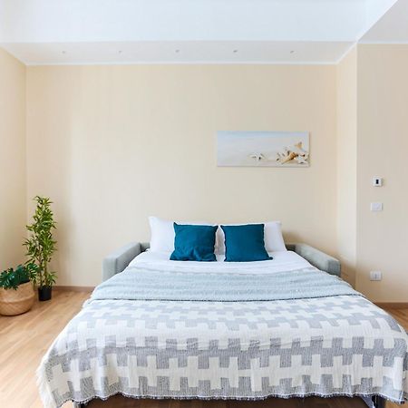 The Best Rent - Bright One-Bedroom Apartment In Corso Vittorio Emanuele II Milan Bagian luar foto