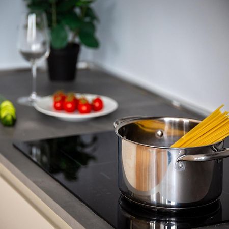 The Best Rent - Bright One-Bedroom Apartment In Corso Vittorio Emanuele II Milan Bagian luar foto