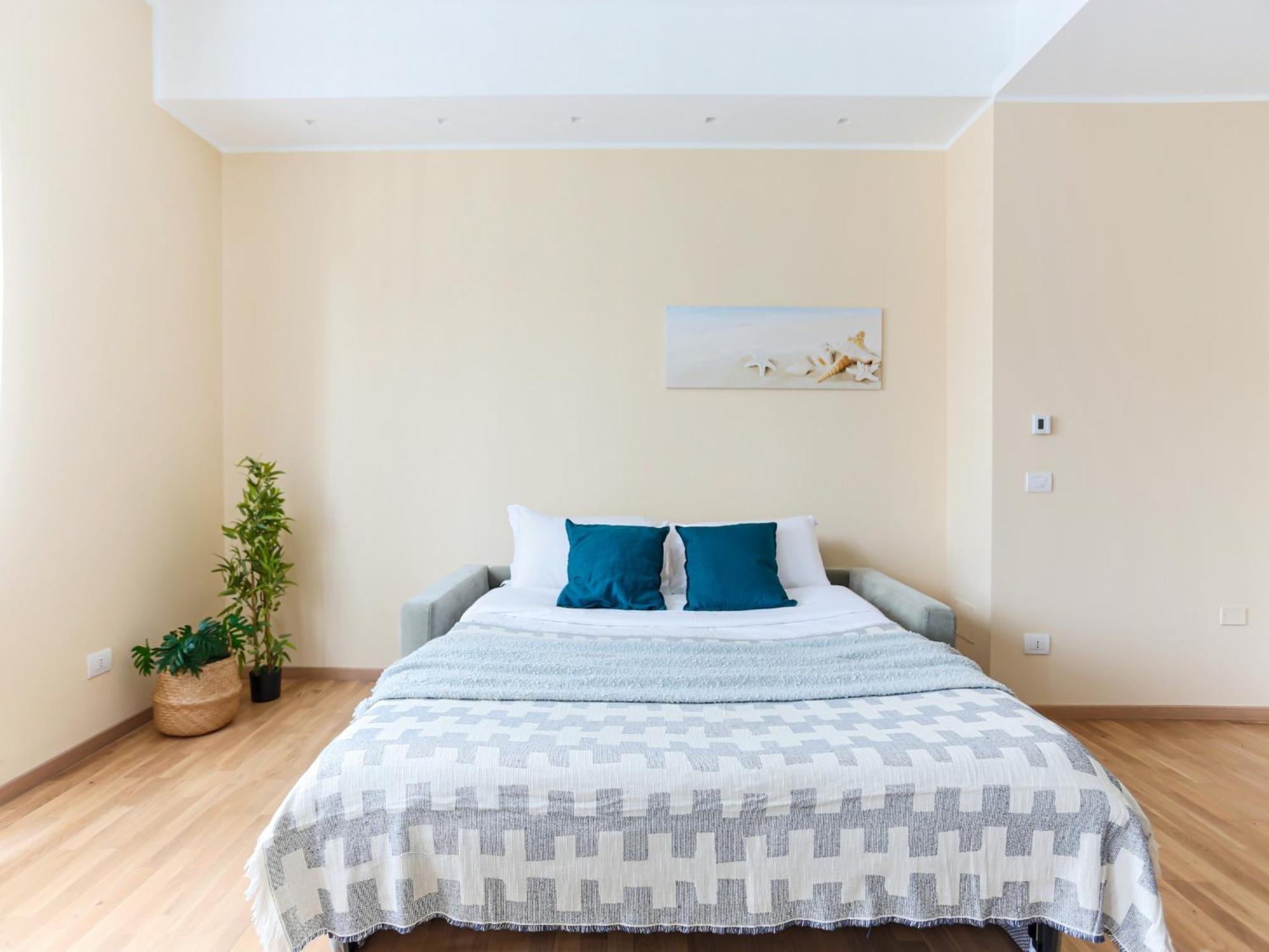 The Best Rent - Bright One-Bedroom Apartment In Corso Vittorio Emanuele II Milan Bagian luar foto