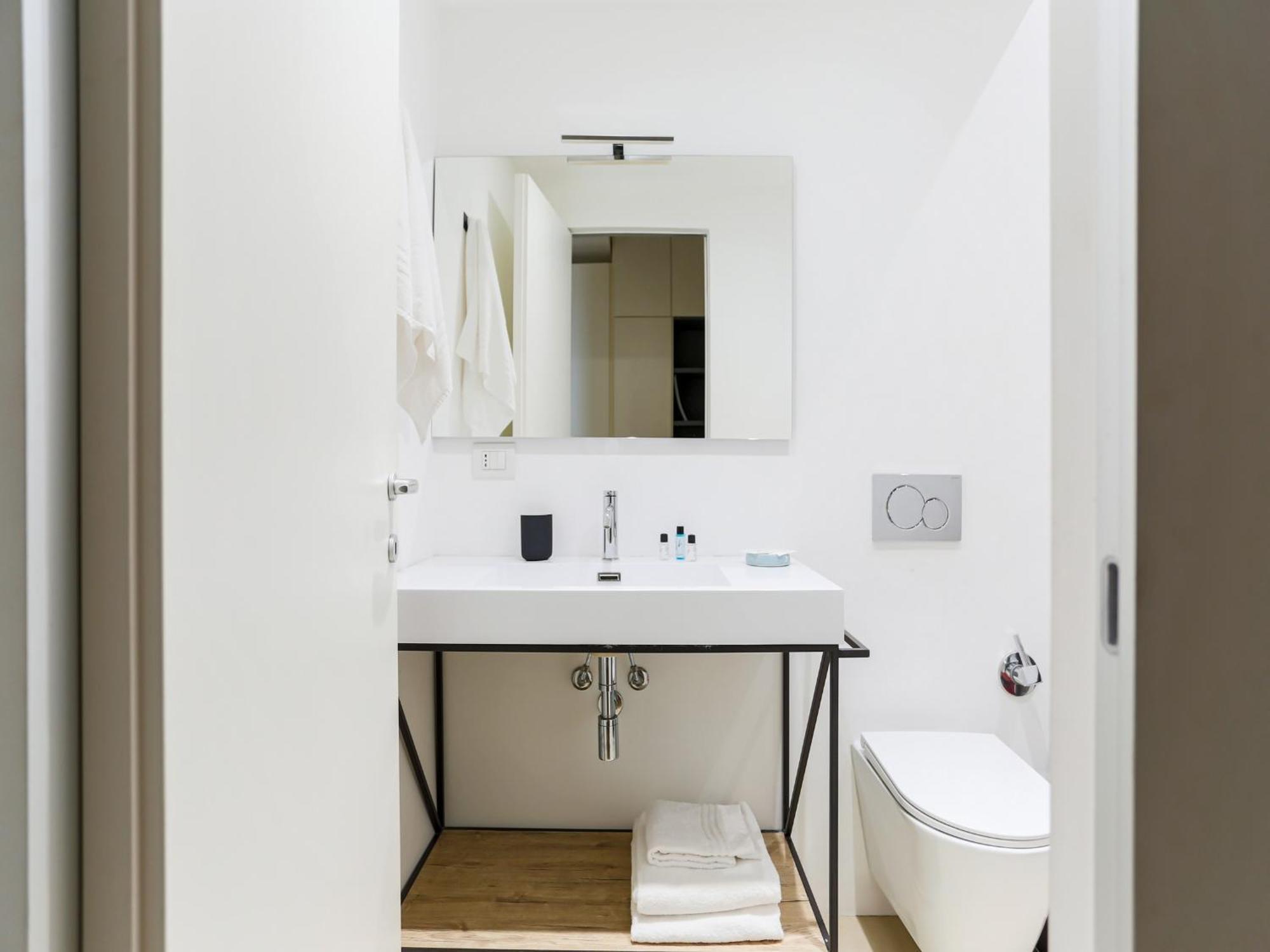 The Best Rent - Bright One-Bedroom Apartment In Corso Vittorio Emanuele II Milan Bagian luar foto